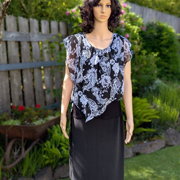 Assymetrical Layered Tank Top - Picture 2 of 9